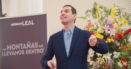 Montañista Hernán Leal inaugura año académico de la Escuela