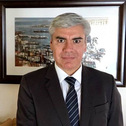 Profesor Eduardo Cordero publica libro en España