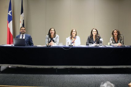 Derecho PUCV acogió debate de las elecciones de consejeros del Colegio de Abogados en CEA Santiago