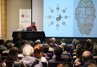 Conferencia sobre mitos y símbolos de China ahondó en el Confucionismo y los dioses