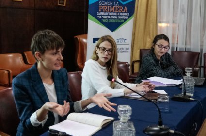 Profesora Dagmar Salazar participa en seminario sobre los aportes de los estudios de género al Derecho