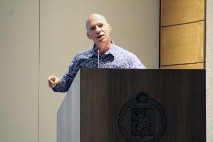 Derecho PUCV realiza seminario sobre la regulación del trabajo
