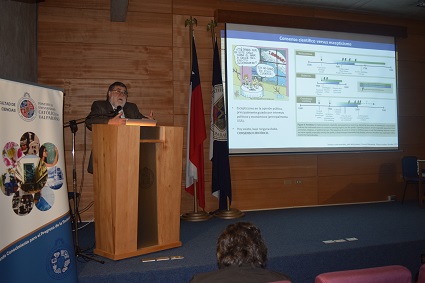 Dr. Fabián Jaksic se presentó en la Facultad de Ciencias