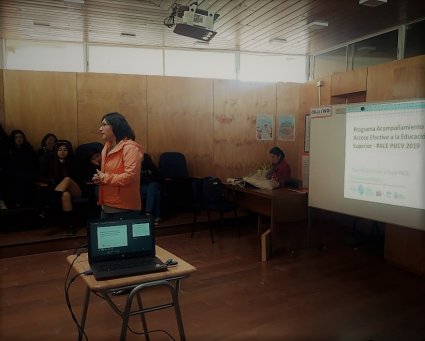 Estudiantes de cuarto medio conocen cómo postular a la educación superior