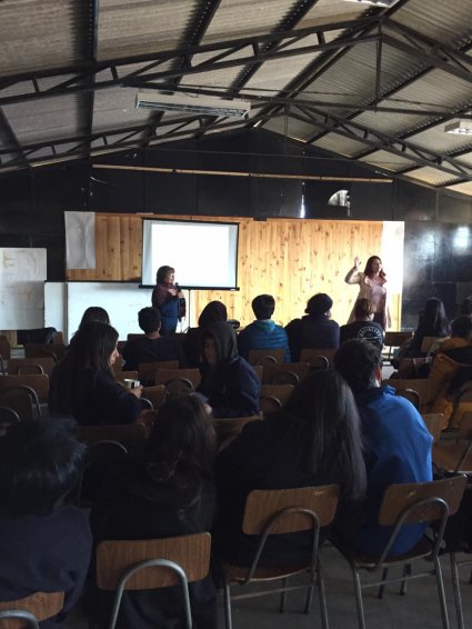 Estudiantes de cuarto medio conocen cómo postular a la educación superior