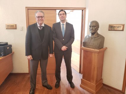 Decano emérito de la Escuela de Derecho de la Universidad de Puerto Rico visita Derecho PUCV