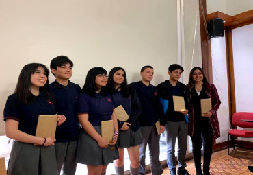 Colegio Poeta Daniel de la Vega ganó el 7° Encuentro Interescolar “Debatiendo Historia”