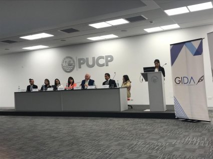 Profesora Fernanda Gómez participa en congreso internacional en Perú