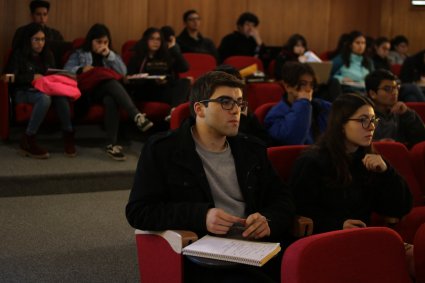 Derecho PUCV alberga seminario sobre categorías de Derecho Común