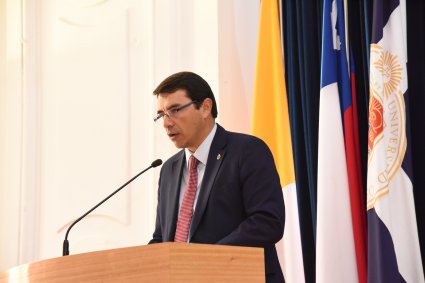 PUCV otorga distinción Doctor Scientiae et Honoris Causa al académico Carlos Esplugues Mota