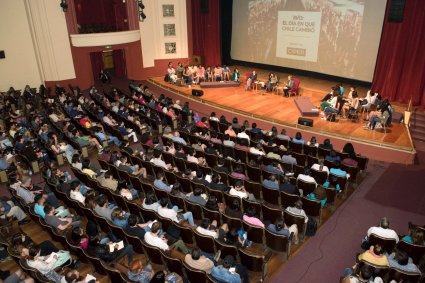 Profesores Charney y Viera participan en foro sobre la Constitución chilena y el nuevo Acuerdo por la Paz Social