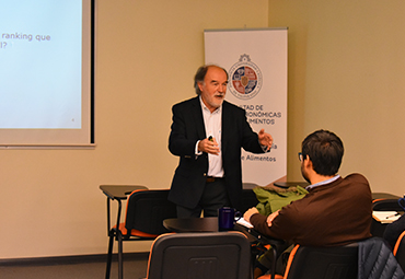 Dr. Ricardo Simpson expone en seminario del Doctorado en Ciencias Agroalimentarias