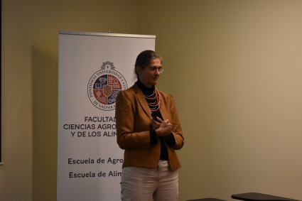 Dra. Ruth Charrondierre dicta seminario sobre obesidad en América Latina en el Doctorado en Ciencias Agroalimentarias
