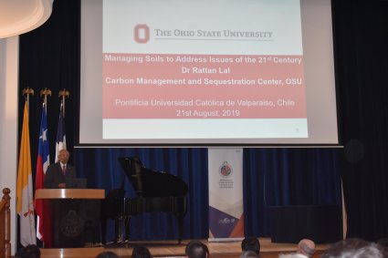 Dr. Rattan Lal visita la Escuela de Agronomía y es nombrado como Doctor Scientiae et Honoris Causa de la PUCV