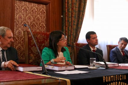 Profesor Francisco Valenzuela es el nuevo doctor en Derecho PUCV