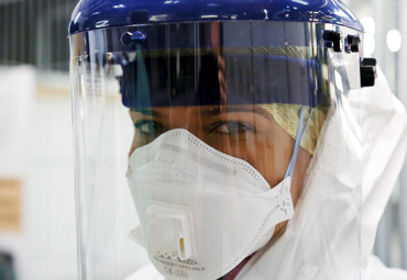 Ministerio de Ciencia y Corfo destinarán $800 millones a proyectos que protejan del contagio al personal de salud