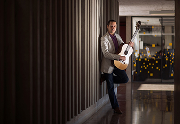 Guitarrista chileno Esteban Espinoza se presentará en Temporada de Conciertos IMUS “Desde el Estudio”