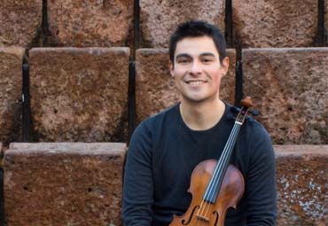Ex-alumnos PUCV ofrecerán concierto de dúo de violín y viola en formato online