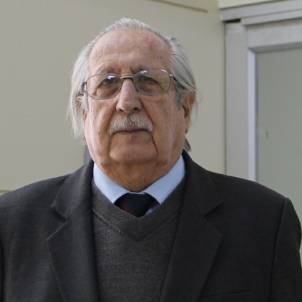 Académico Alejandro López es distinguido con premio "Francisco Javier Domínguez"