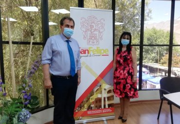 Decana se reúne con alcalde de San Felipe para realizar diagnóstico de la comuna y brindar capacitaciones
