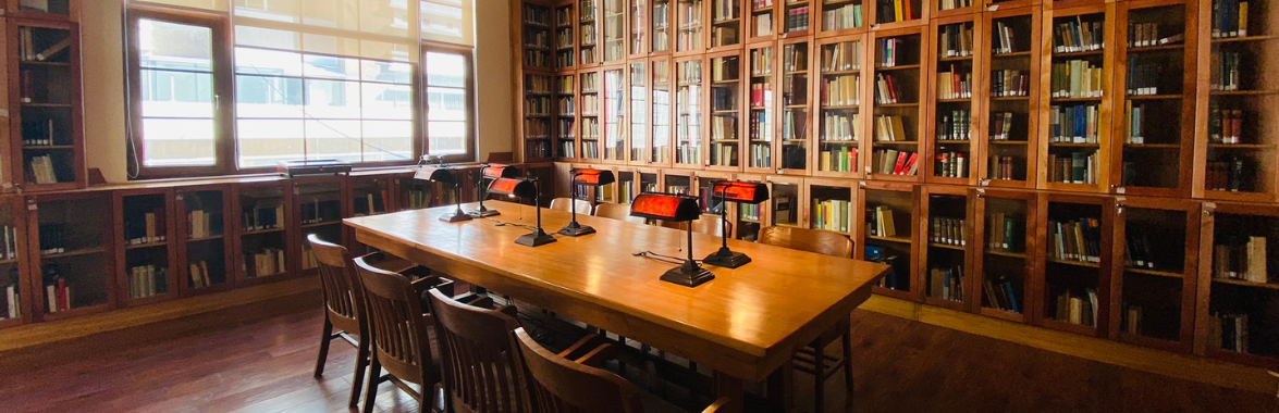 Facultad de Derecho y Bibliotecas PUCV realizaron homenaje al profesor Alejandro Guzmán Brito tras un año de su partida