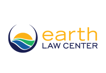 Derecho PUCV firma convenio con ONG Earth Law Center