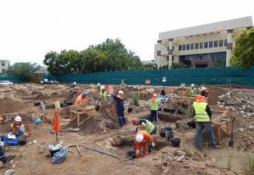 Desarrollan encuentro “Hallazgos arqueológicos en la Plaza O'Higgins”