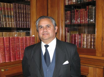 Profesor Carlos Salinas en congreso de la Universidad Católica de Temuco