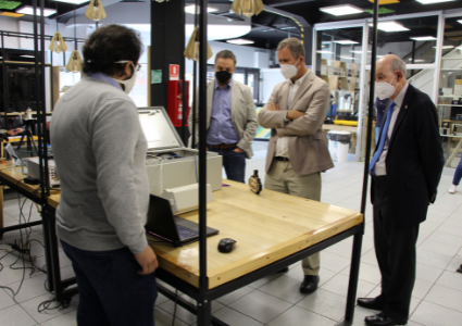 Ministro de Transporte y Telecomunicaciones visita campus 5G de la PUCV