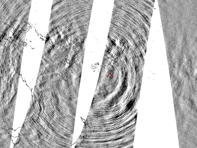 Imagen satelital mostrando docenas de círculos concéntricos como evidencia de ondas atmosféricas de propagándose rápidamente desde el volcán. Crédito: Lars Hoffmann, Jülich Supercomputing Centre.