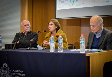 PUCV presentó nuevos estándares para la Formación Inicial Docente ante profesoras y profesores