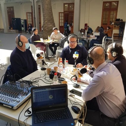 Académicos de la EIB participan en programa de UCV Radio