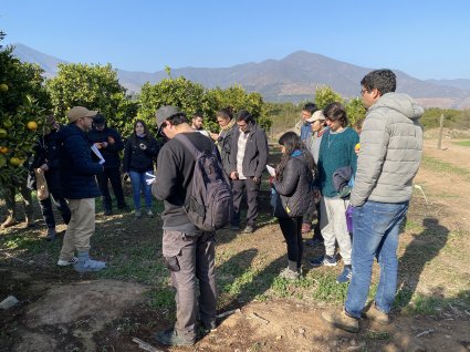 Productiva visita de curso de Agronomía de la Universidad de Talca a Estación Experimental La Palma