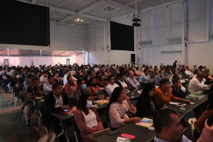 Exitosa participación de Escuela de Agronomía PUCV en Conferencia Redagrícola en Perú
