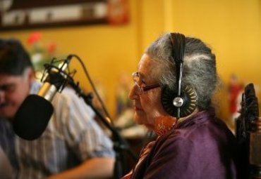 Centenario de la radiodifusión en Chile: Radio UCV transmitirá programas de Margot Loyola y Osvaldo Cádiz