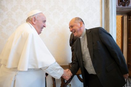 Papa Francisco recibe a P. Gonzalo Bravo, decano de la Facultad Eclesiástica de Teología PUCV y Obispo de San Felipe