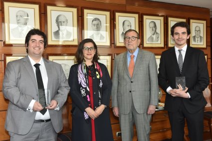 Alumni Joaquín Schäfer recibe reconocimiento del Centro de Arbitraje y Mediación de la Cámara de Comercio de Santiago