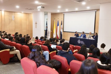 Académicos Antonio Faúndez, Marcos Magasich y Álvaro Magasich participan en seminario sobre tributación de los servicios digitales