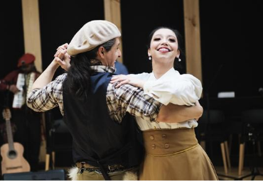 Tradiciones y vínculos: Conjunto Folklórico PUCV ofreció un viaje por Chile a través de bailes y cantos