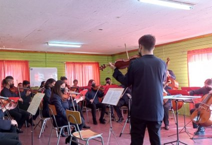 Música y educación: Orquesta Clásica PUCV llevó la música a Escuela Enrique Doll Rojas