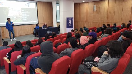 Estudiantes PACE participan de Jornada de Ciencias Sociales y Derecho
