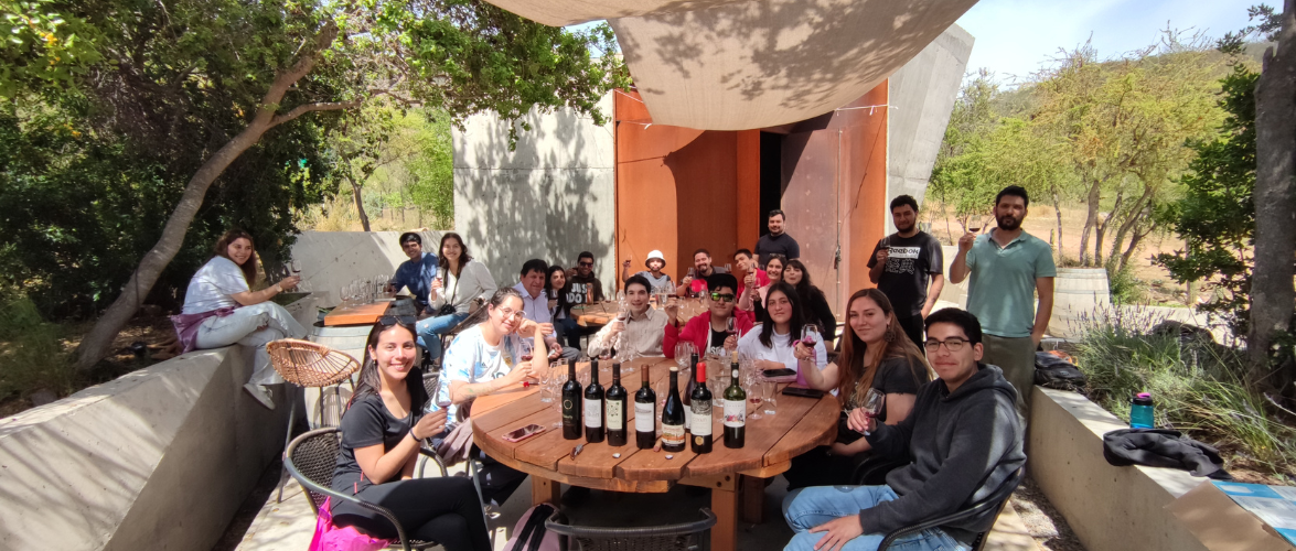 Curso de Agronomía tuvo productiva visita a viña biodinámica