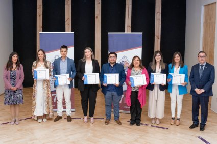 Profesores de Derecho PUCV reciben reconocimientos por excelencia docente y calidad de la investigación