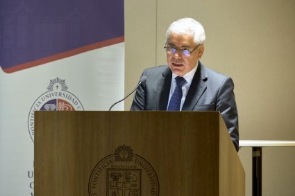 Ministro de Justicia y Derechos Humanos, Luis Cordero Vega, inaugura el año académico del Magíster en Derecho Administrativo de la PUCV