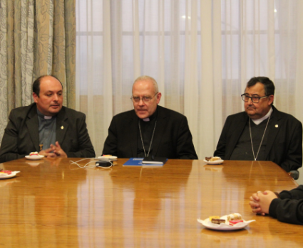 Nuncio Apostólico Monseñor Alberto Ortega visita la PUCV