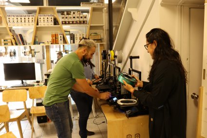 Escudo facial de Valparaíso MakerSpace se transforma en el primer diseño industrial de la PUCV