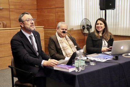 Destacados académicos se reúnen en la PUCV para homenajear al profesor Alejandro Guzmán Brito