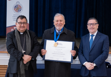 Profesor Luis Rodríguez recibe condecoración Fides et Labor al Mérito Académico