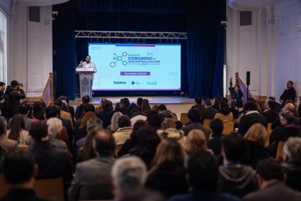 "Rol de las áreas metropolitanas", el conversatorio que lideró el académico Antonio Faúndez en el ll Congreso de Descentralización
