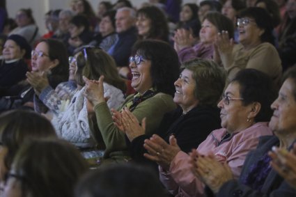 A teatro lleno se inauguró en La Ligua el “Festival de Cine Miradas Mayores” junto a las actrices Anita Reeves y Consuelo Holzapfel